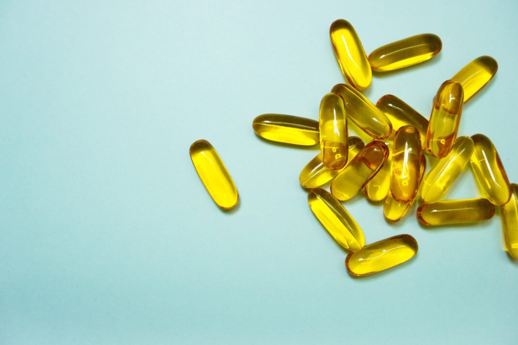 Cápsulas amarillas de omega-3