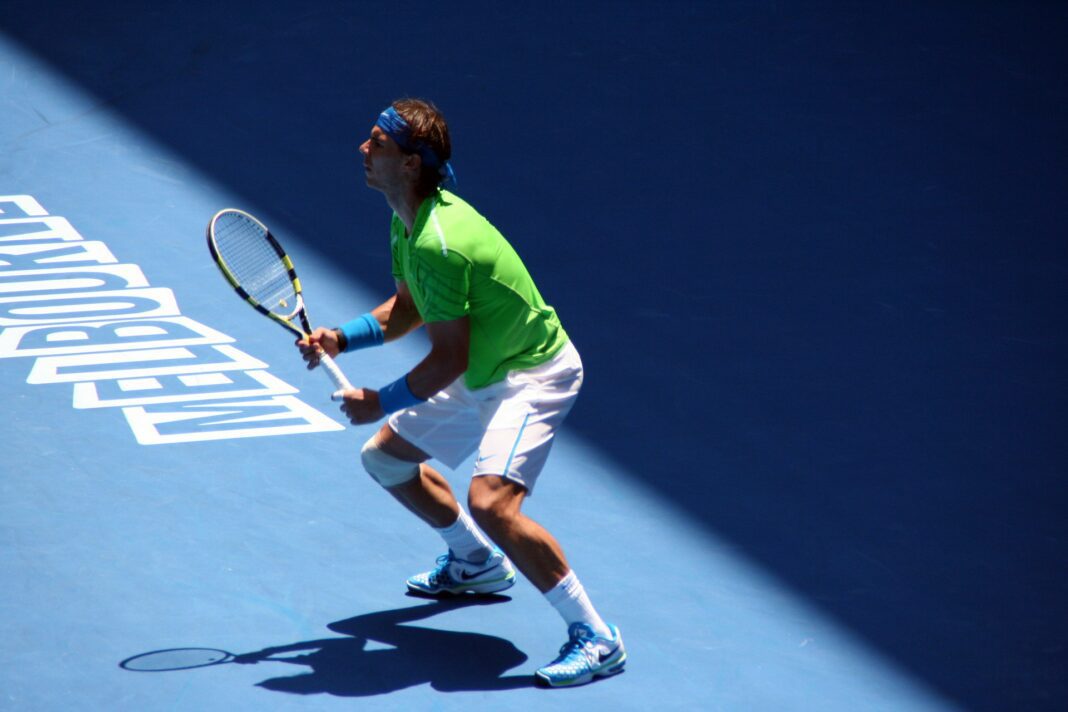 Rafael Nadal jugando al tenis en Melbourne
