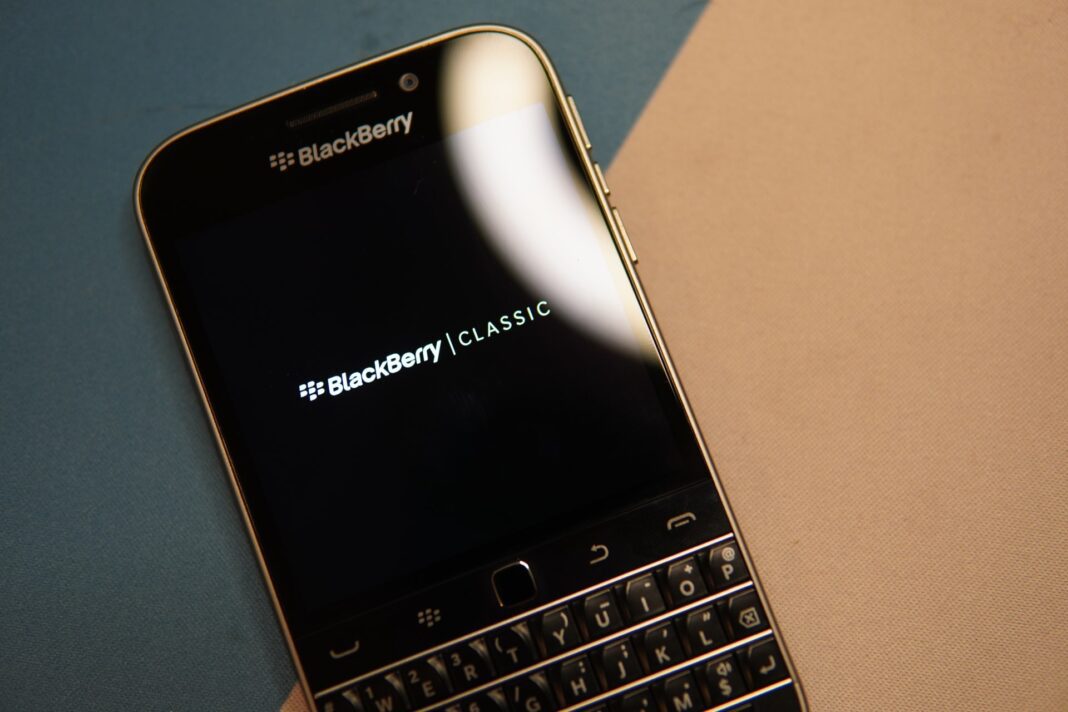 Teléfono de la marca BlackBerry